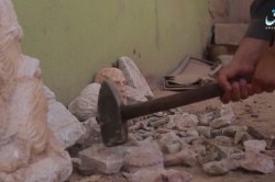 ИГ уничтожило древние статуи в Дура-Европос ИГ уничтожило древние статуи в Дура-Европос