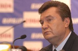 Янукович перенес визит в Россию Янукович перенес визит в Россию
