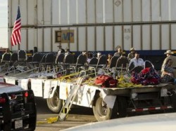 В США поезд врезался в процессию ветеранов В США поезд врезался в процессию ветеранов