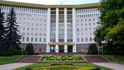 Молдавия высылает пятерых российских дипломатов Молдавия высылает пятерых российских дипломатов