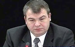 Сердюков срочно сокращает армию