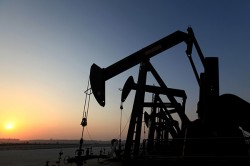 Мировые цены на нефть снижаются Мировые цены на нефть снижаются