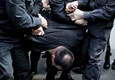 В Москве 200 человек устроили массовую драку В Москве 200 человек устроили массовую драку