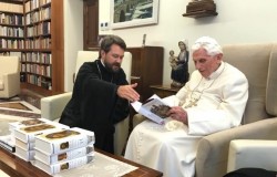 Митрополит Иларион встретился с почётным Папой Римским Бенедиктом XVI Митрополит Иларион встретился с почётным Папой Римским Бенедиктом XVI