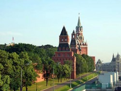 Осень не торопится вступать в свои права Осень не торопится вступать в свои права