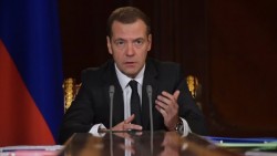 Медведев начинает новое масштабное школьное строительство