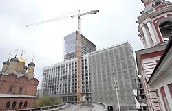 Строительные компании не могут поделить «Россию» Строительные компании не могут поделить «Россию»
