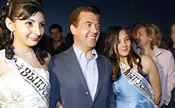Президент поздравил выпускников лично Президент поздравил выпускников лично