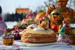 Россия встречает Масленицу Россия встречает Масленицу