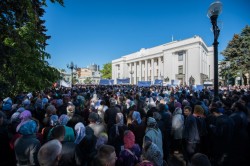 Тысячи украинцев вышли на молебен о вразумлении депутатов Тысячи украинцев вышли на молебен о вразумлении депутатов