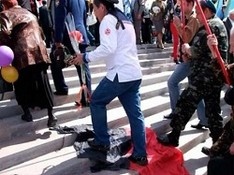 Госдума требует наказать львовских националистов Госдума требует наказать львовских националистов