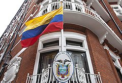 Англия и Эквадор ссорятся из-за Ассанжа