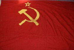 КС Украины признал Знамя Победы вне закона КС Украины признал Знамя Победы вне закона