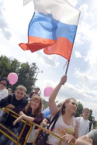Россиянам разрешили размахивать флагом