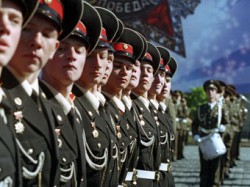 Шойгу вернул суворовцев на Парад Победы Шойгу вернул суворовцев на Парад Победы