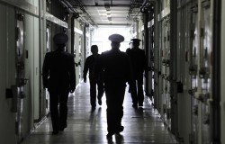 Российским заключённым запретили мат и феню Российским заключённым запретили мат и феню