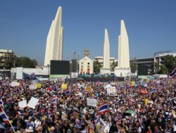 В Бангкоке взорвали колонну демонстрантов