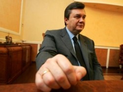 Янукович требует от ЕС уважения Янукович требует от ЕС уважения