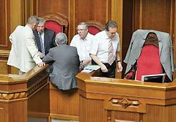 Бютовцы переночевали в заблокированной Раде Бютовцы переночевали в заблокированной Раде