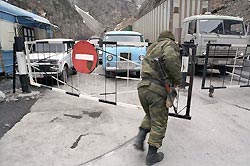 Тбилиси не выпускает россиян на родину Тбилиси не выпускает россиян на родину