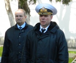 Севастопольцы взяли штурмом штаб ВМС Украины Севастопольцы взяли штурмом штаб ВМС Украины