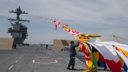 ВМС США приняли на вооружение самый дорогой авианосец в мире ВМС США приняли на вооружение самый дорогой авианосец в мире