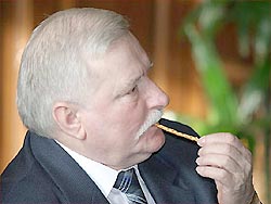 Качиньский считает Валенсу провокатором Качиньский считает Валенсу провокатором