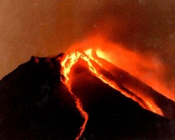 В Индонезии ожил вулкан