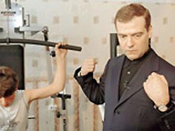 Медведев заставит россиян заниматься спортом