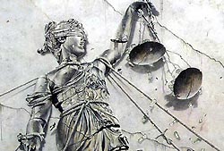 Российских судей научат правосудию Российских судей научат правосудию
