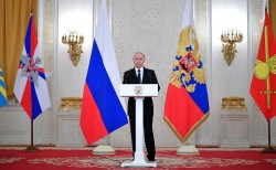 Путин вручил награды военным за операцию в Сирии Путин вручил награды военным за операцию в Сирии