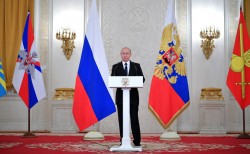 Путин вручил награды военным за операцию в Сирии 