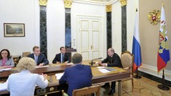 Владимир Путин: «Российская экономика должна расти быстрее глобальной» Владимир Путин: «Российская экономика должна расти быстрее глобальной»