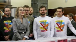 Собчак сдала в ЦИК подписи избирателей Собчак сдала в ЦИК подписи избирателей