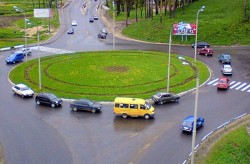 В России изменились правила движения по круговым перекрёсткам