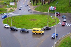 В России изменились правила движения по круговым перекрёсткам В России изменились правила движения по круговым перекрёсткам