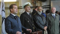 Медведев заложил ледокол нового поколения Медведев заложил ледокол нового поколения