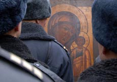 Кровь на ступенях храма