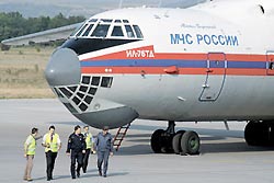 Россия отправила в Сербию второй гуманитарный самолет Россия отправила в Сербию второй гуманитарный самолет