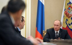 Путин обсудил с Совбезом украинский кризис Путин обсудил с Совбезом украинский кризис