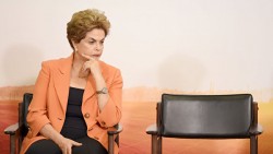 Руссефф временно отстранена от должности президента Руссефф временно отстранена от должности президента