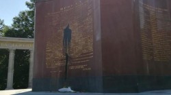 В Вене третий раз за полгода осквернили памятник советским воинам В Вене третий раз за полгода осквернили памятник советским воинам