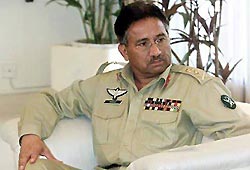 Мушарраф выбирает между импичментом и отставкой