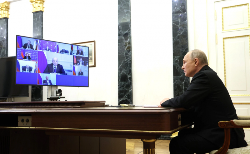 Путин обсудил с членами Совбеза нейтрализацию угроз в космосе