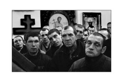 В российских тюрьмах появятся штатные священники В российских тюрьмах появятся штатные священники