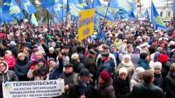 Тысячи учителей вышли на акцию протеста в Киеве Тысячи учителей вышли на акцию протеста в Киеве