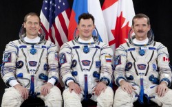 Космонавты приземлились Космонавты приземлились