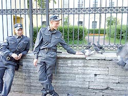 Питерские туристы будут ходить под конвоем Питерские туристы будут ходить под конвоем