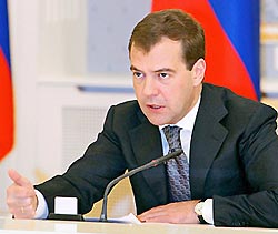 Медведев ответил за продление президентского срока Медведев ответил за продление президентского срока