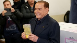 Коалиция Берлускони лидирует на парламентских выборах в Италии 